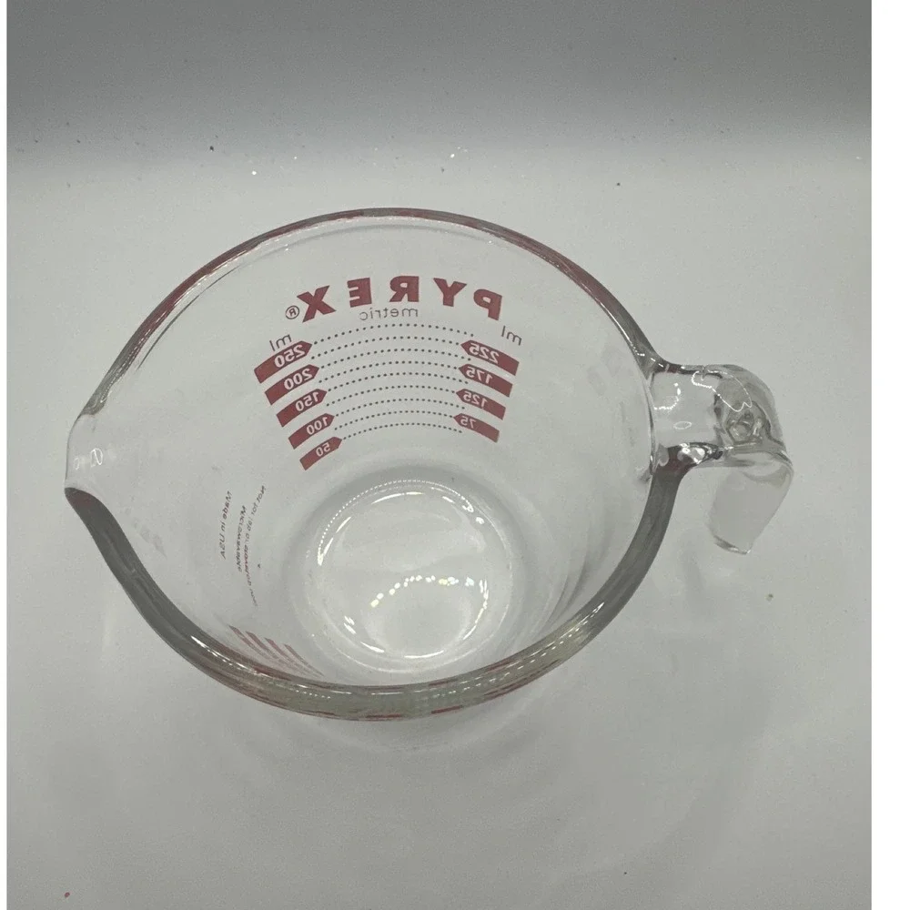 Pyrex 1‎ Cup Glass Measuring Cup Red Lettering Metric 250ml Clear Glass Spout